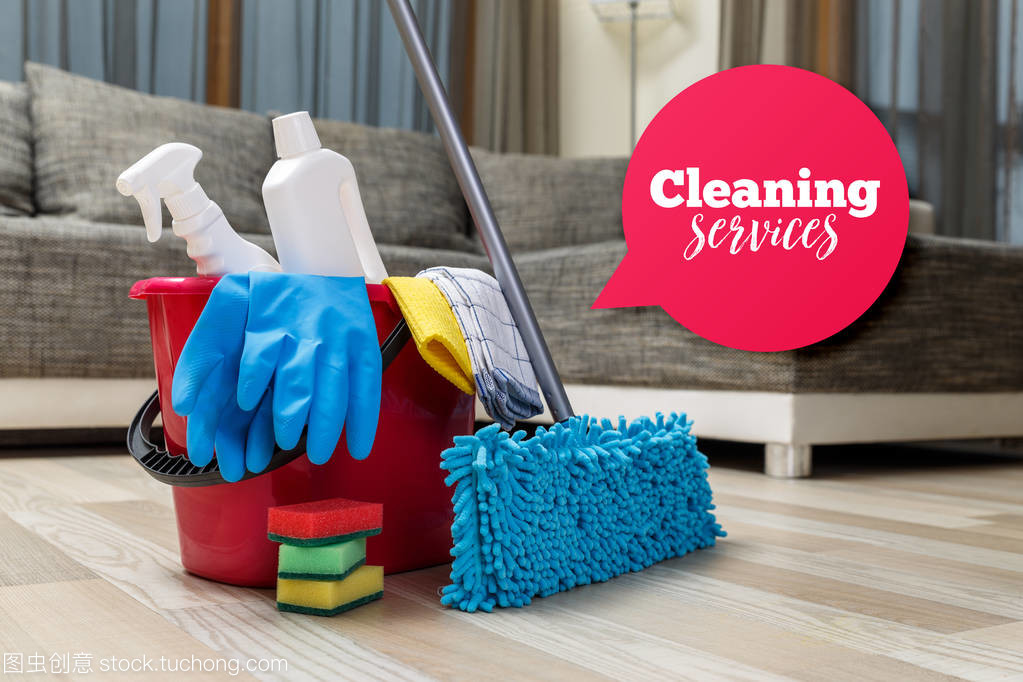 清潔服務。海綿、 化學品和拖把