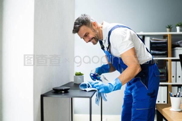 專業的清潔工辦公室清潔服務。